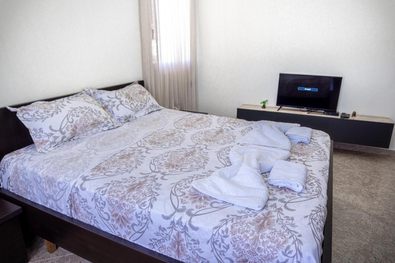 City Center Two Private Bedrooms Near Scanderbeg Square On Shared Apartment Tiranë Ngoại thất bức ảnh