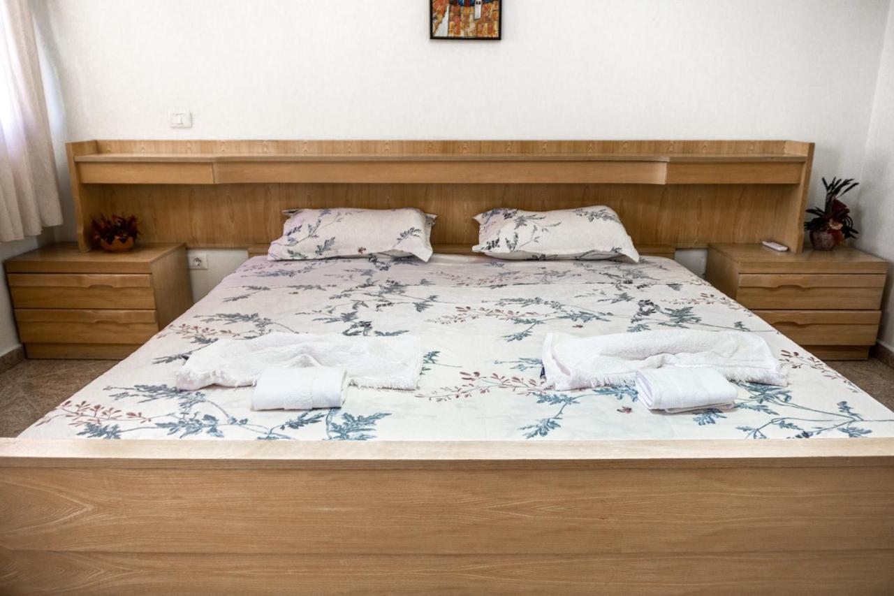 City Center Two Private Bedrooms Near Scanderbeg Square On Shared Apartment Tiranë Ngoại thất bức ảnh